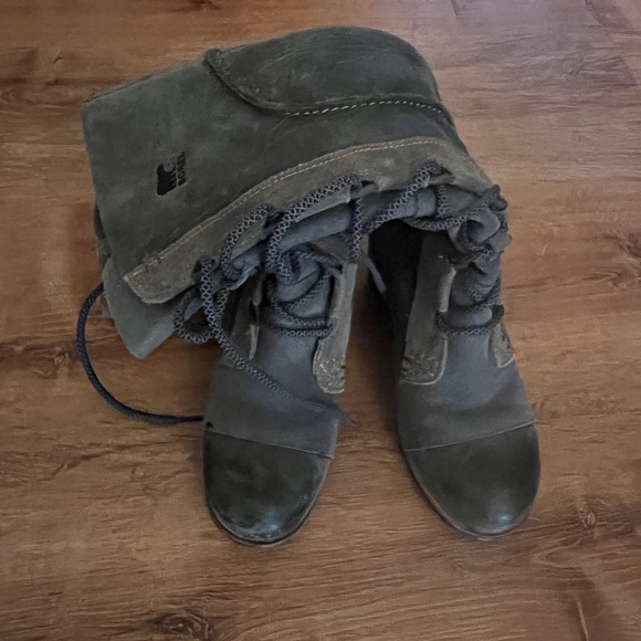 Sorel Shoes - Sorel Wedge Boot size 7.5